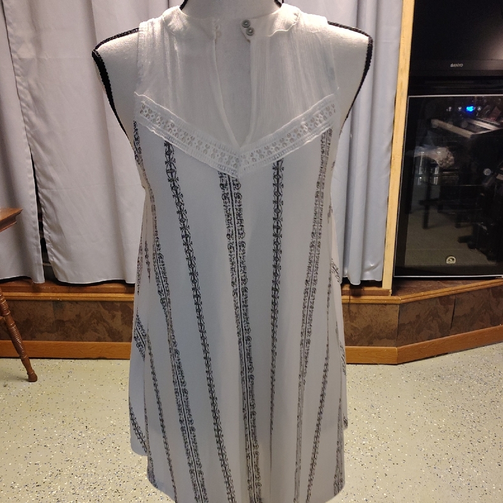 White Sleeveless Tunic with Black Pattern